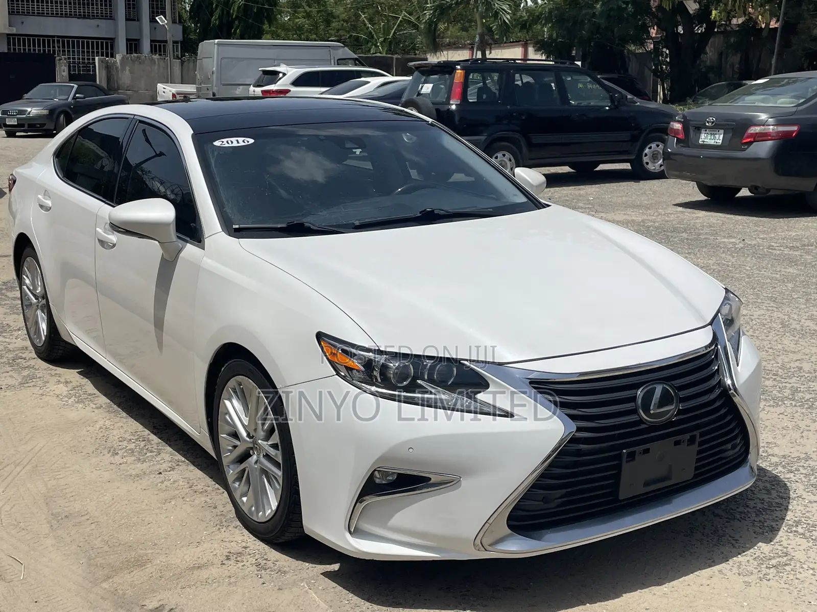 Lexus ES 350 FWD 2016 White