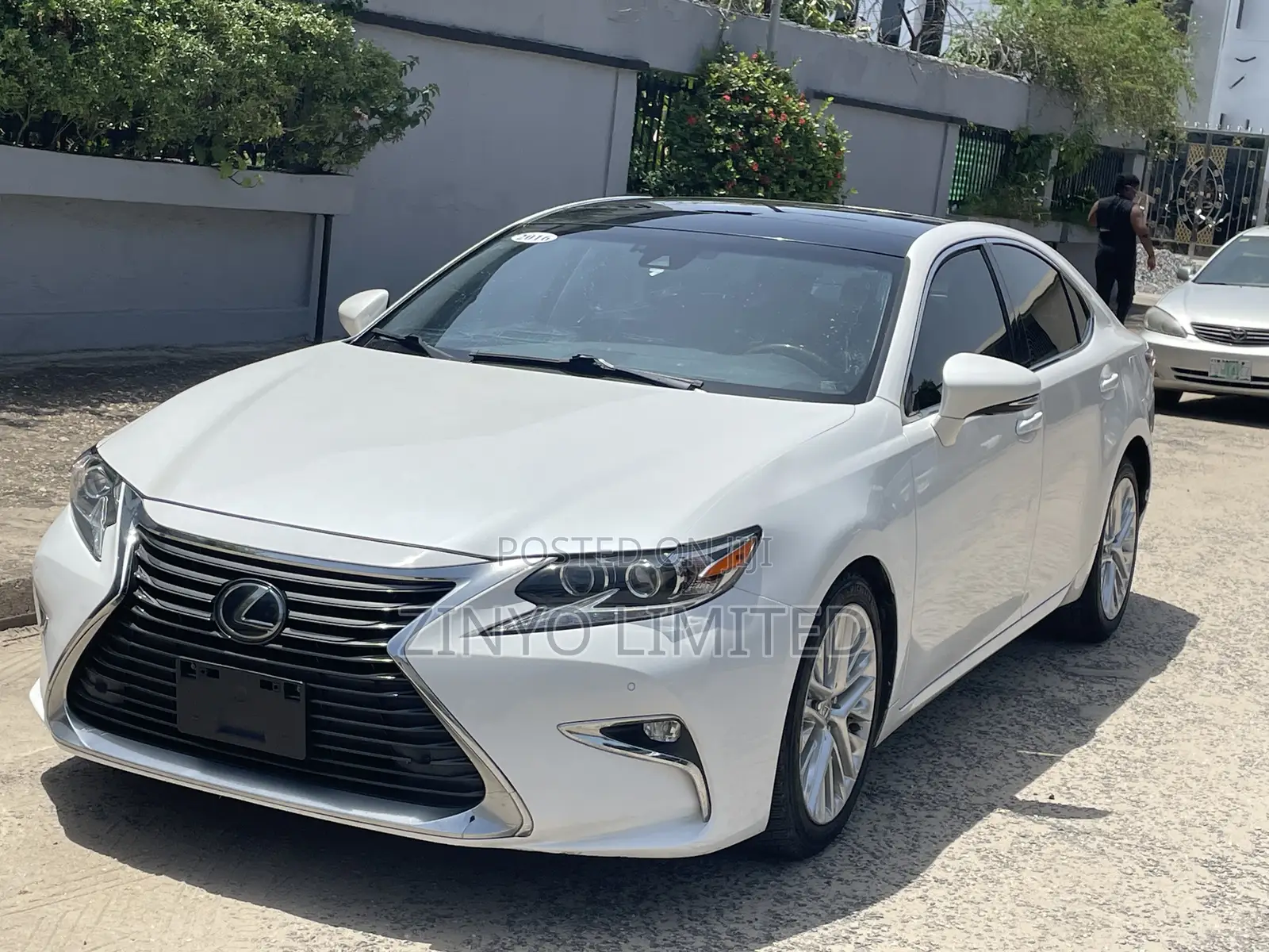 Lexus ES 350 FWD 2016 White