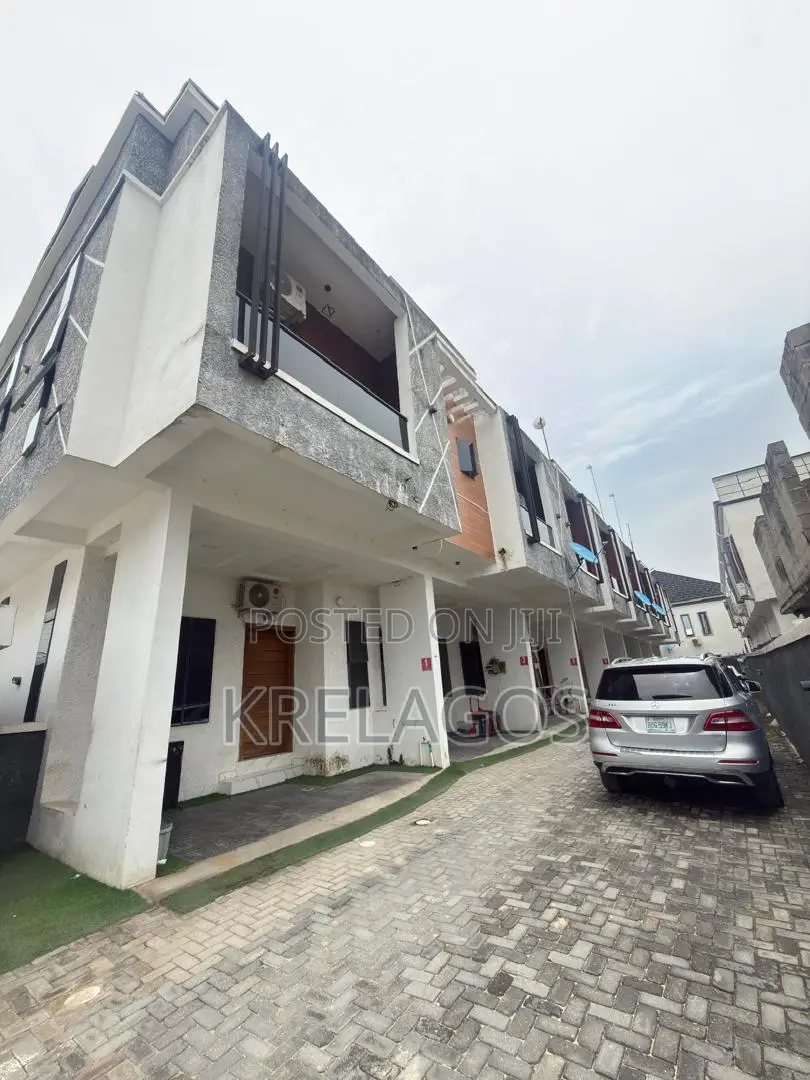 3bdrm Duplex in Ikota for sale