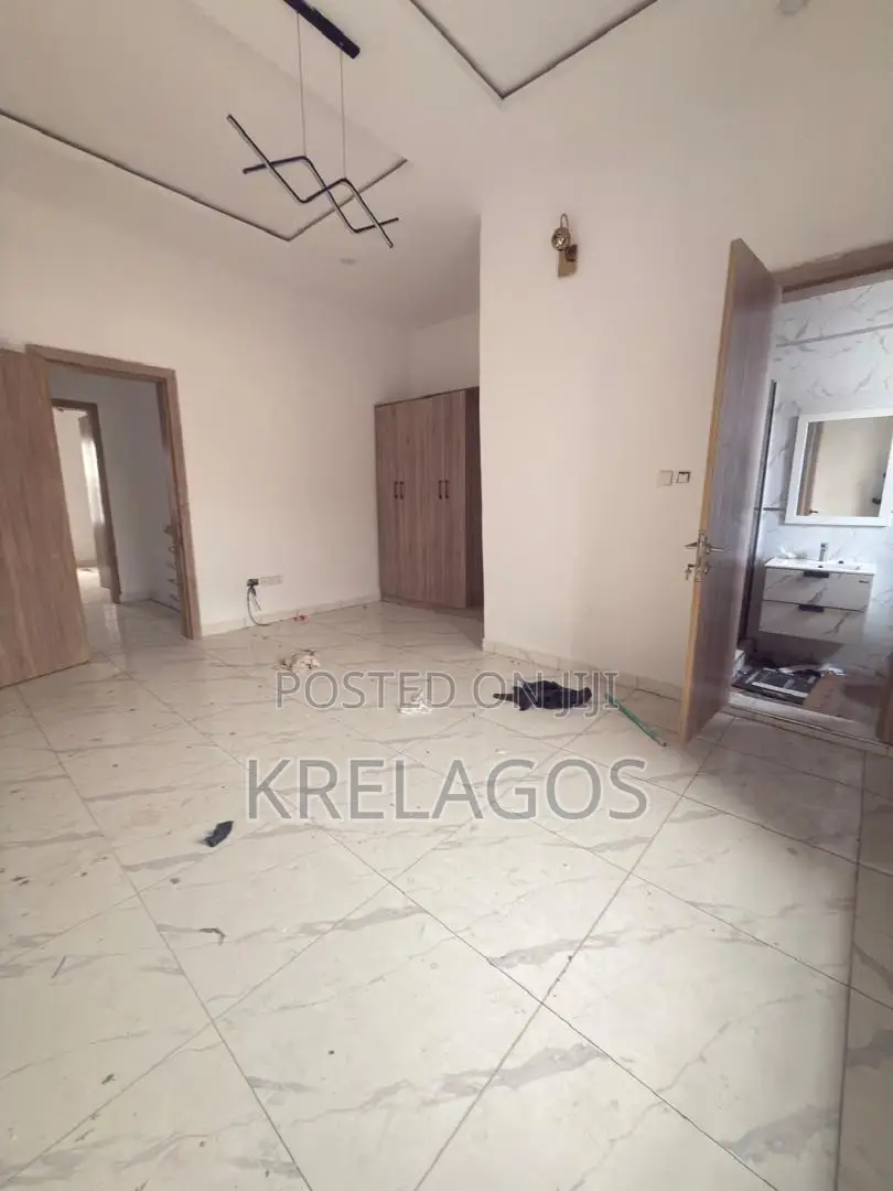 3bdrm Duplex in Ikota for sale