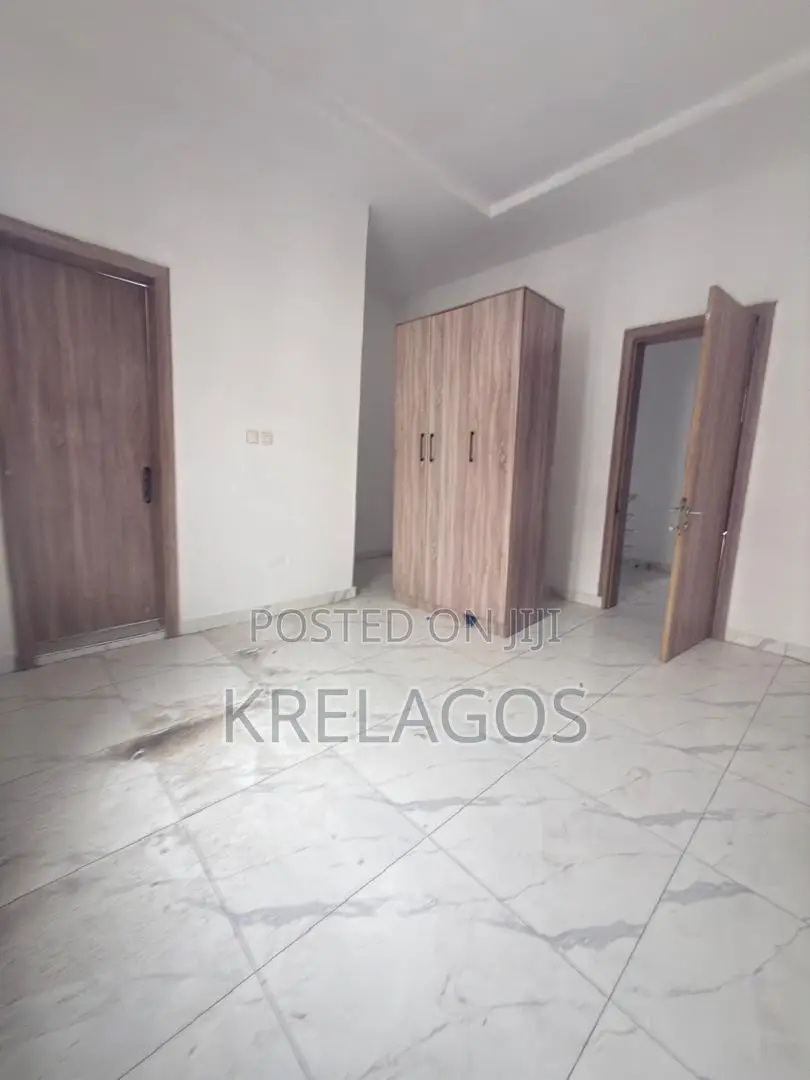3bdrm Duplex in Ikota for sale