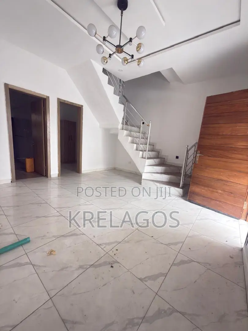 3bdrm Duplex in Ikota for sale