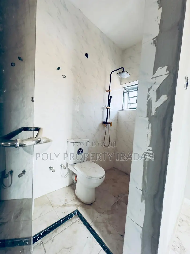 3bdrm Apartment in Olapade Estate, Ibadan for rent