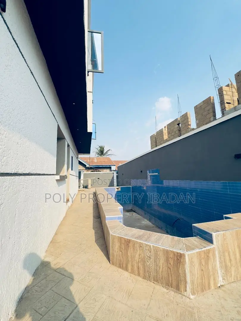 3bdrm Apartment in Olapade Estate, Ibadan for rent