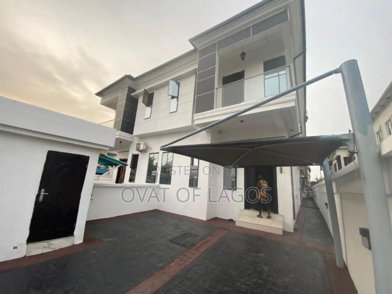 4bdrm Duplex in Chevron for rent