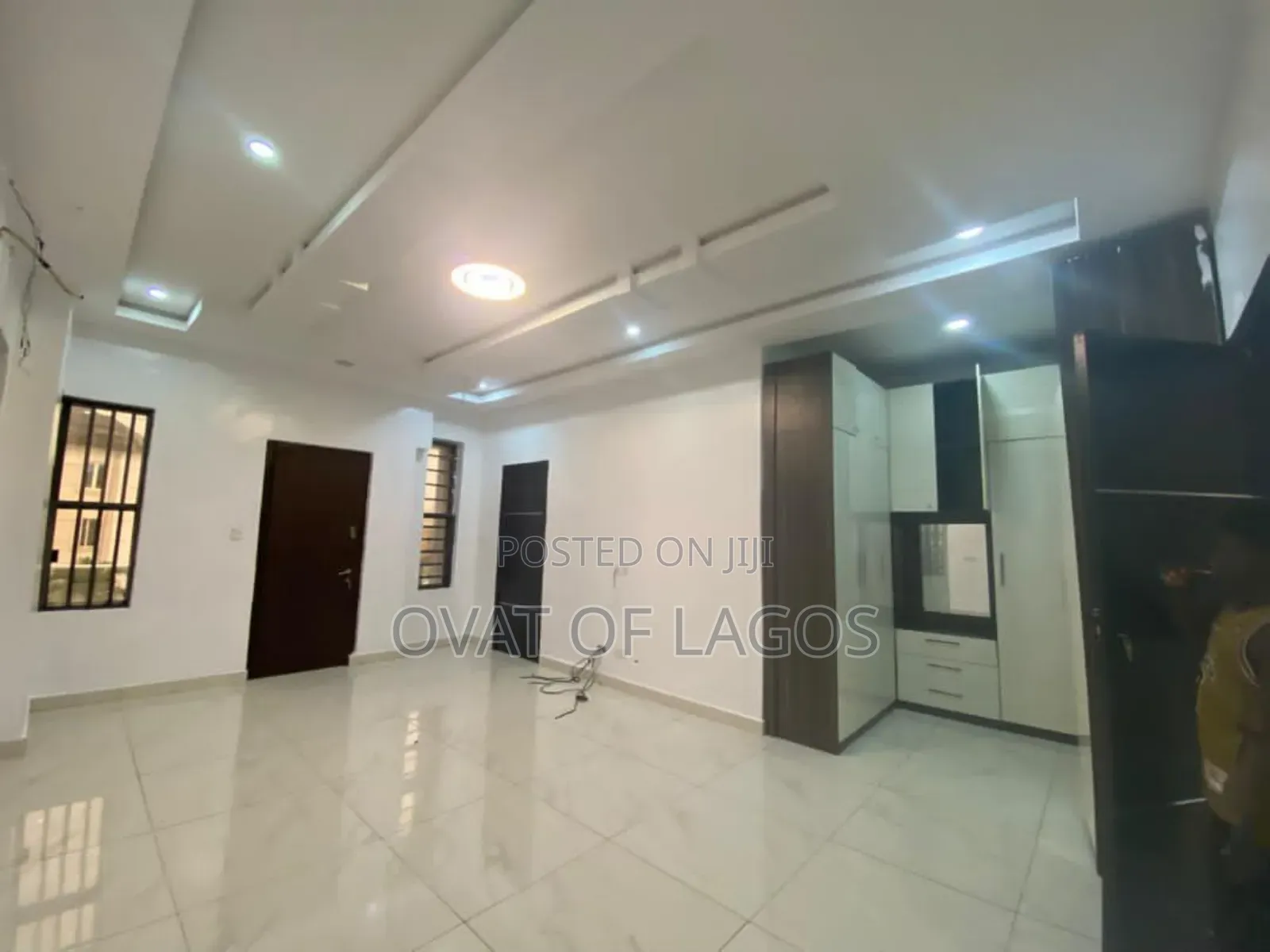 4bdrm Duplex in Chevron for rent