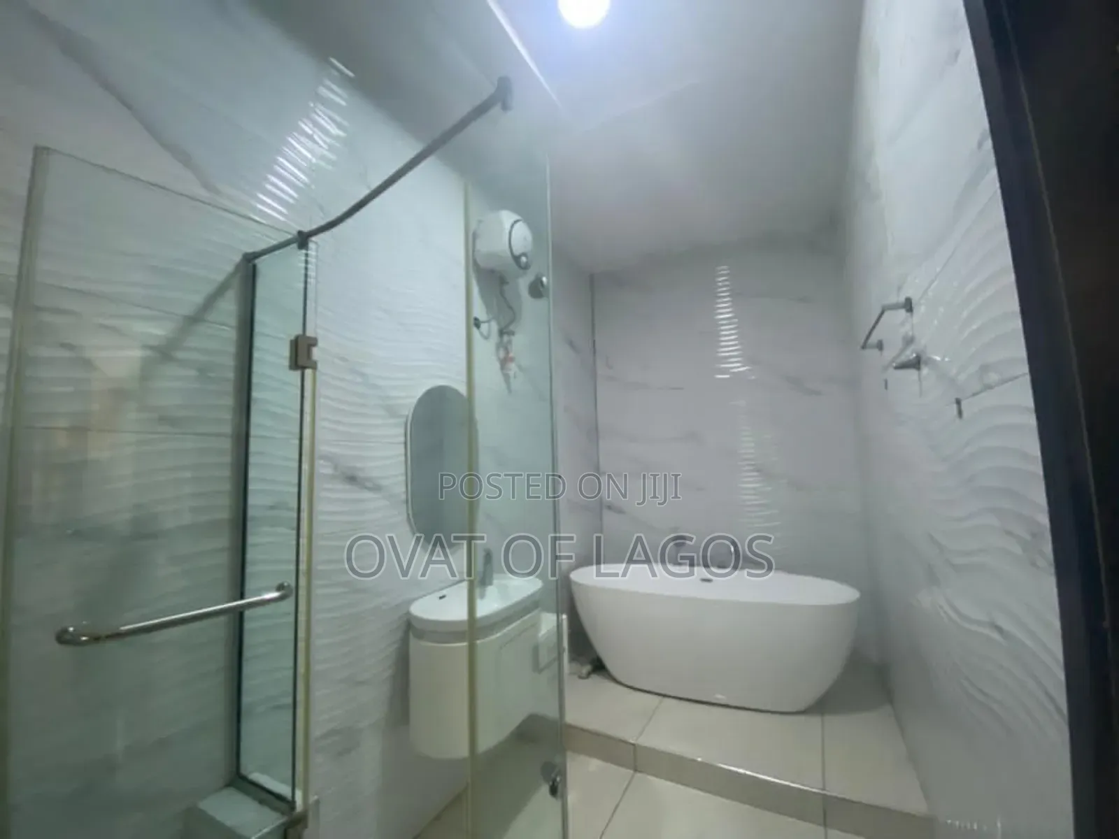 4bdrm Duplex in Chevron for rent