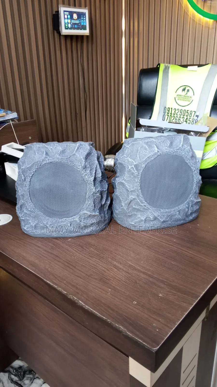Outdoor Rock Solar Speaker for Swimming Pool, Garden Home Set Out