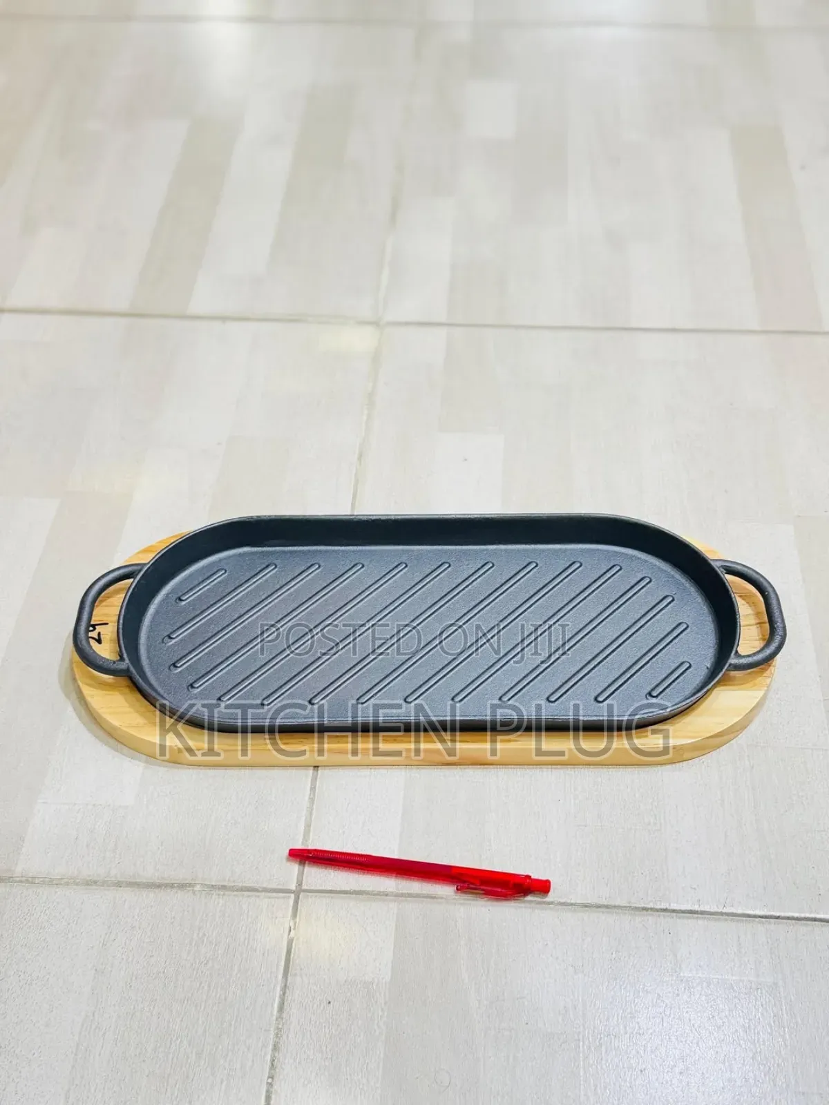 38cm Cast Iron Oval Sizzler Plate With Handle Wooden Serving Base.