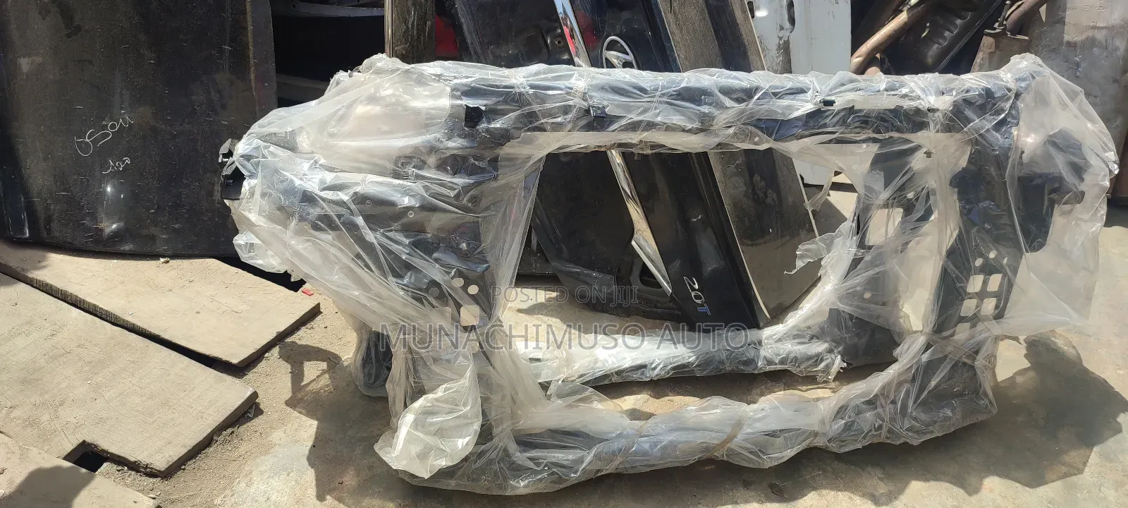 Front Cut Hyundai Santa Fe Grand 2014