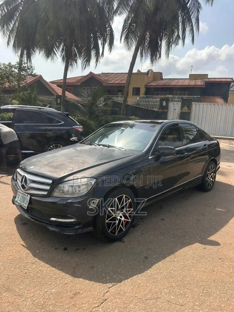 Mercedes-Benz C300 2010 Black