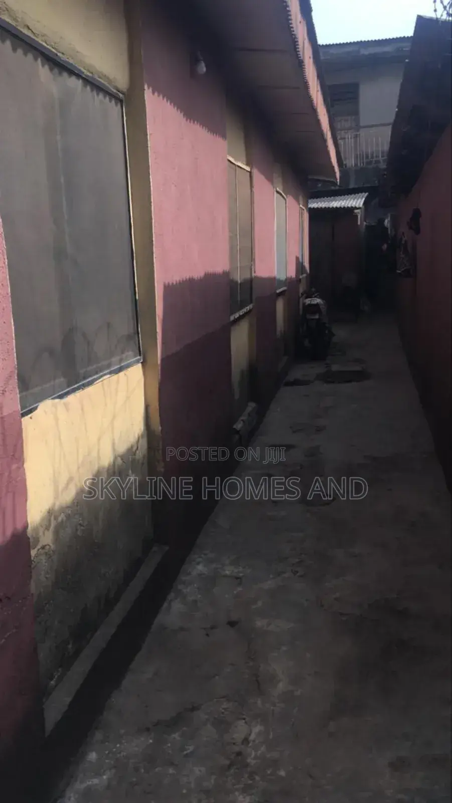 10bdrm House in Joju, Ado-Odo/Ota for sale