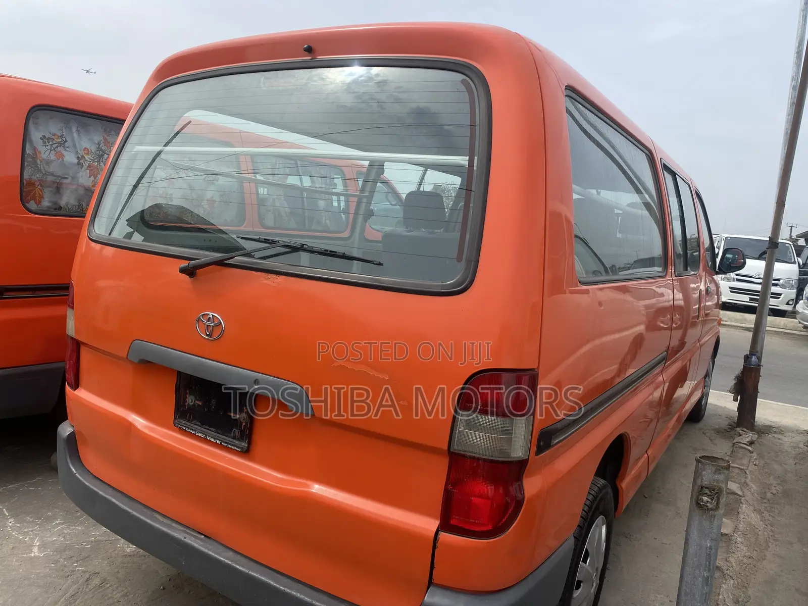 Toyota HiAce 2005 Orange