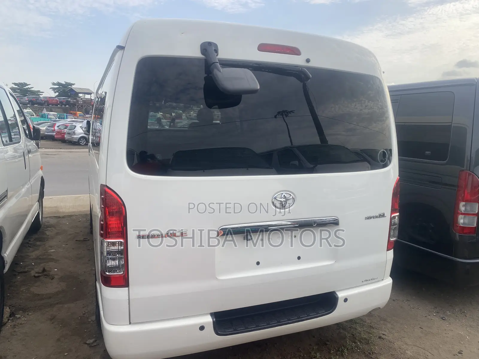Toyota HiAce 2013 White