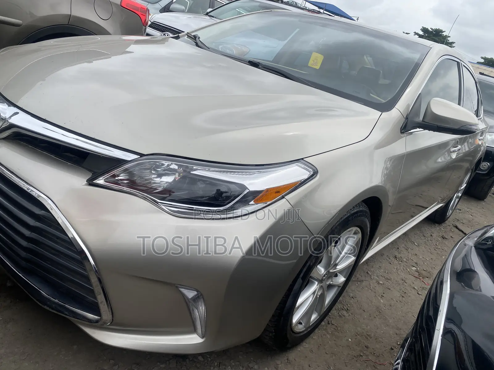 Toyota Avalon Limited 4dr Sedan (3.5L 6cyl 6A) 2015 Gold