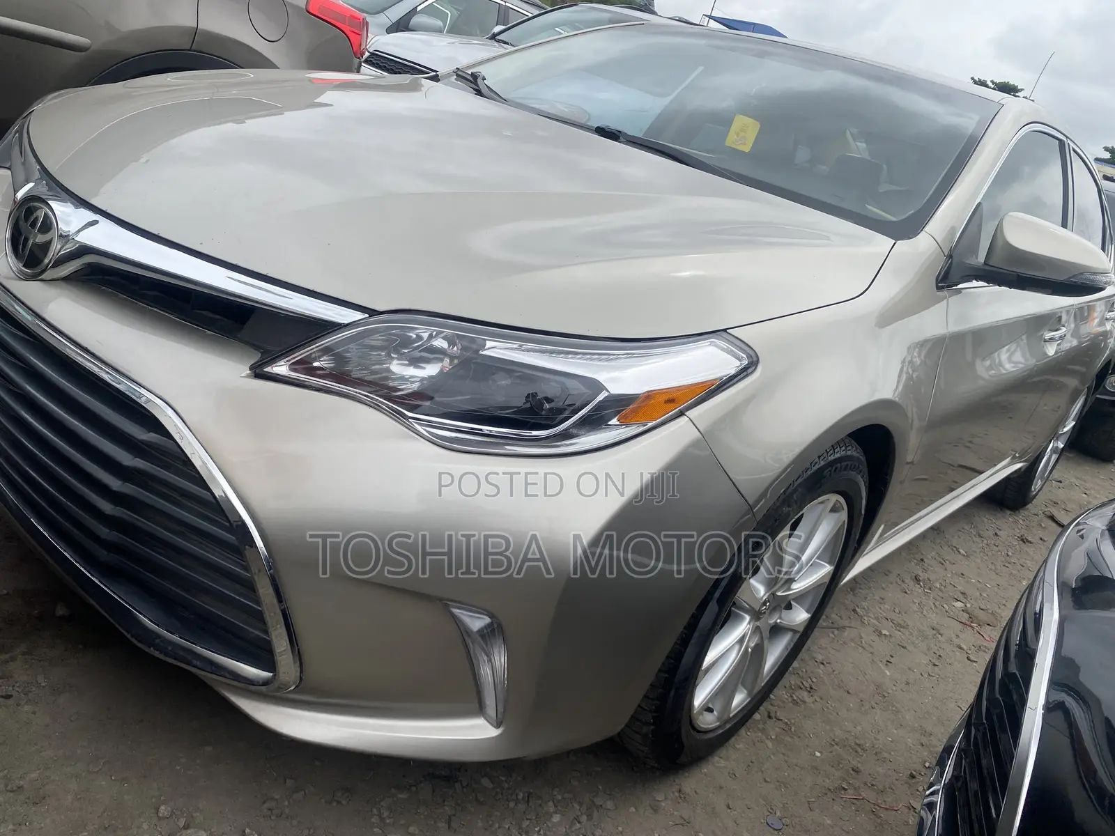 Toyota Avalon Limited 4dr Sedan (3.5L 6cyl 6A) 2015 Gold