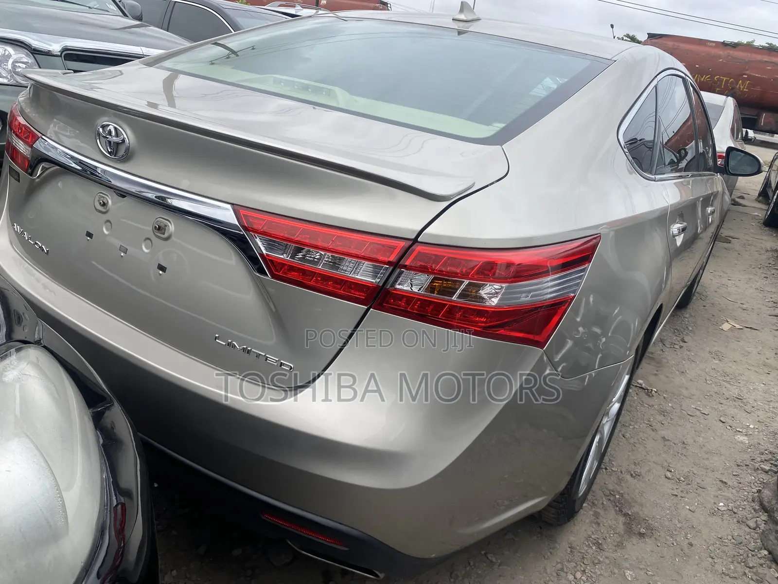Toyota Avalon Limited 4dr Sedan (3.5L 6cyl 6A) 2015 Gold