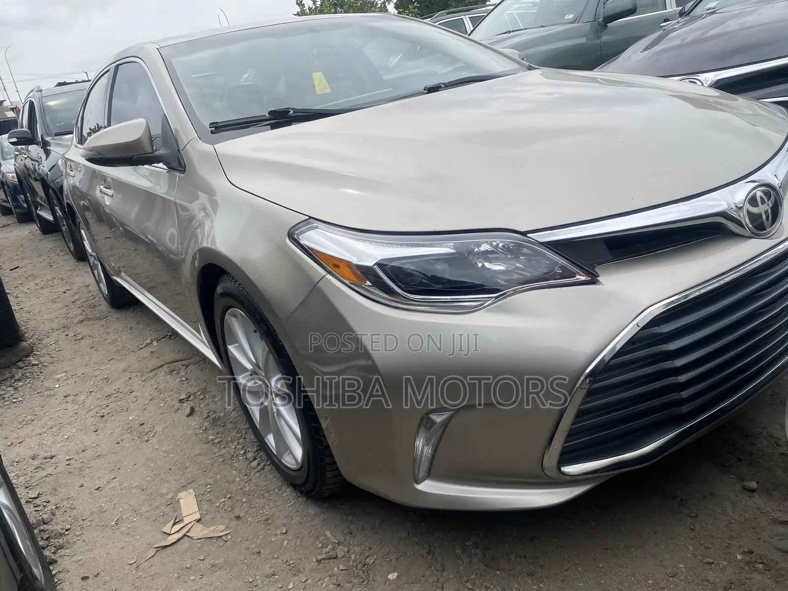 Toyota Avalon Limited 4dr Sedan (3.5L 6cyl 6A) 2015 Gold