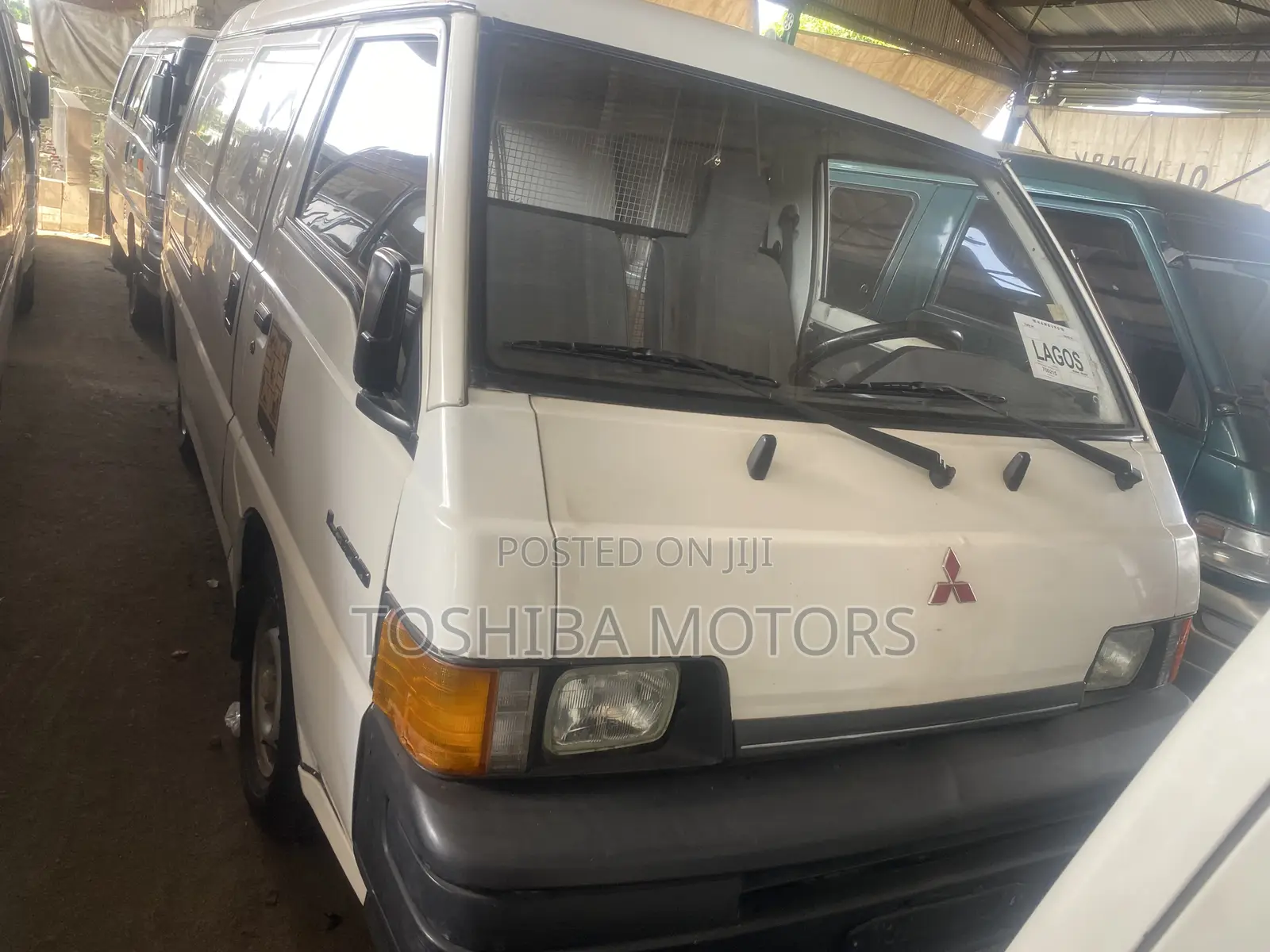 Mitsubishi L300 2004 White