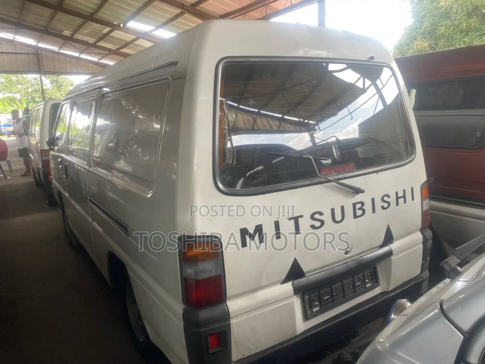 Mitsubishi L300 2004 White