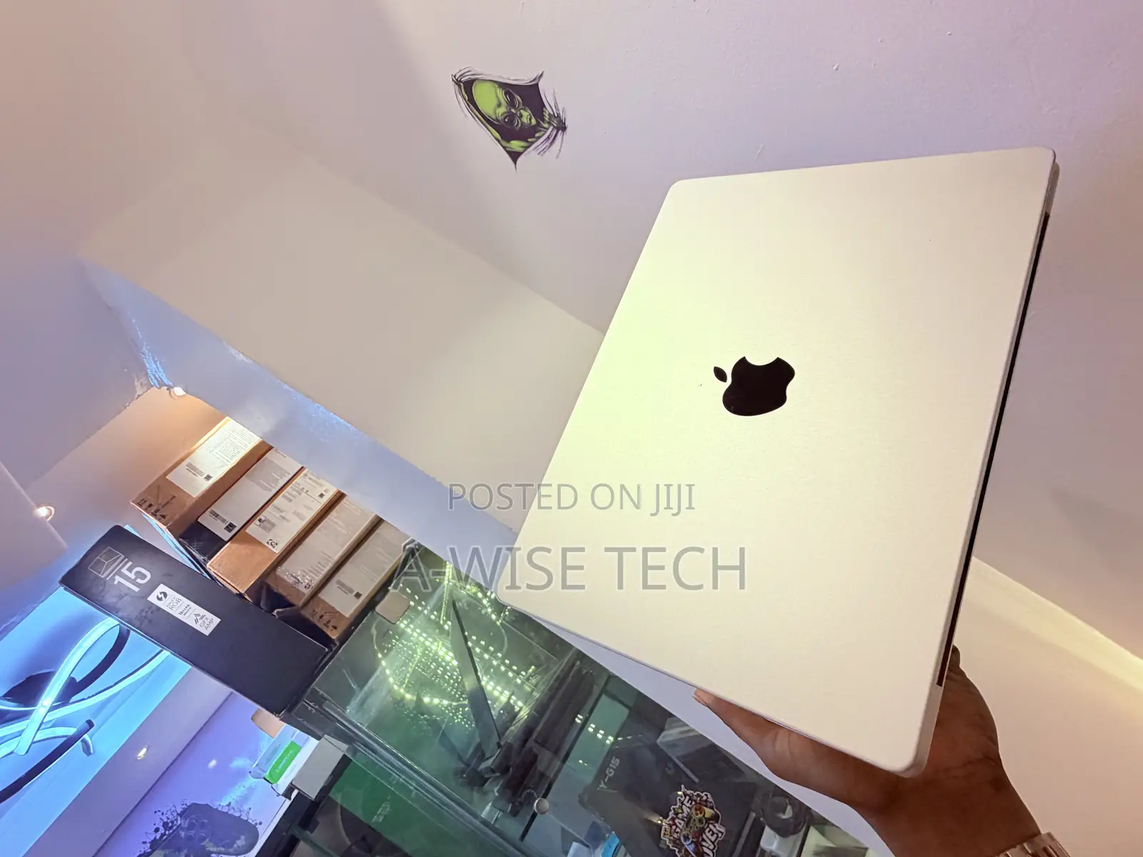 Laptop Apple MacBook Pro 2023 M3 14-inch 18GB Apple M3 Pro SSD 512GB