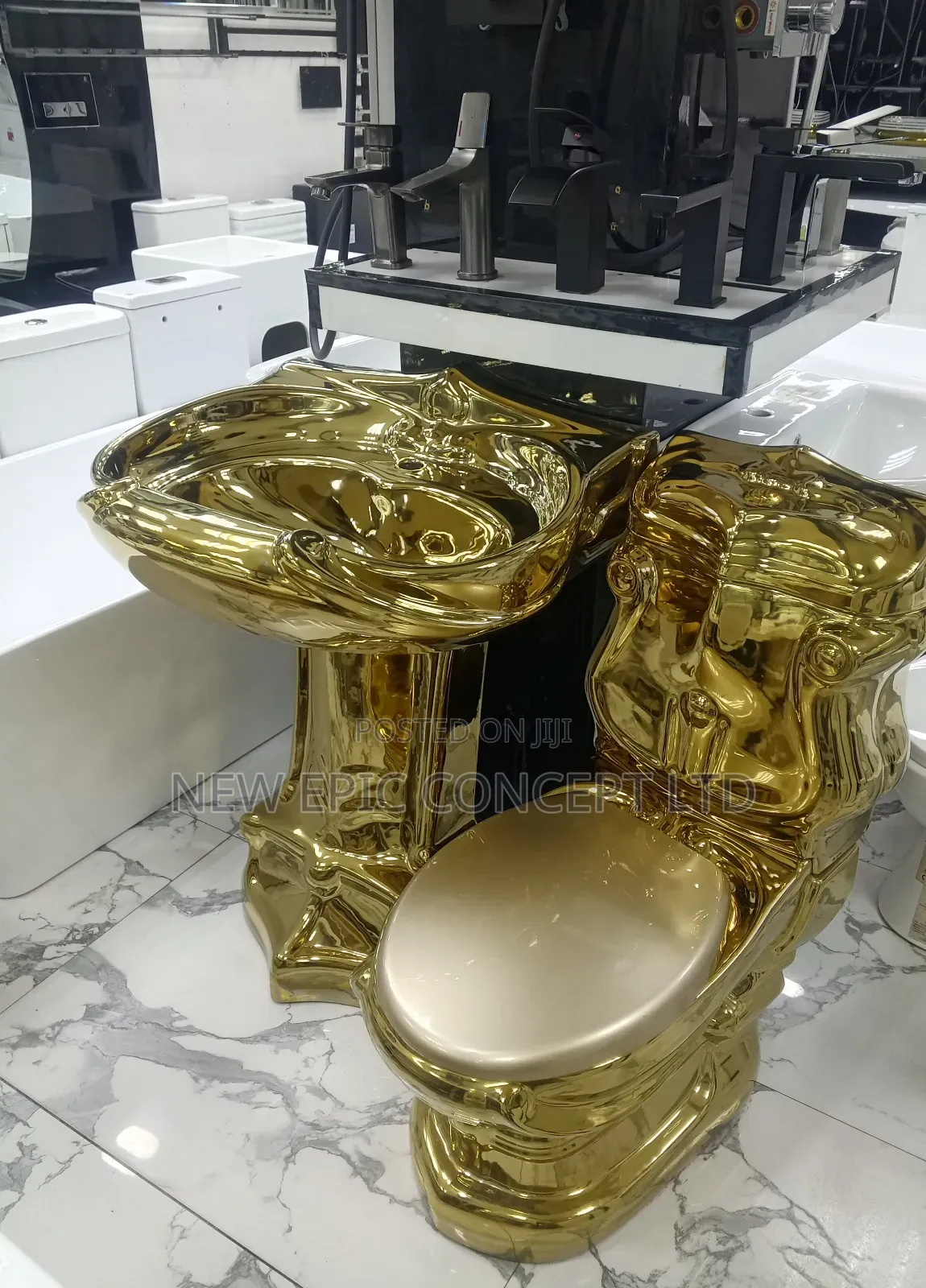 Executive Master Gold Toilet Seat With Wash Hand Basin