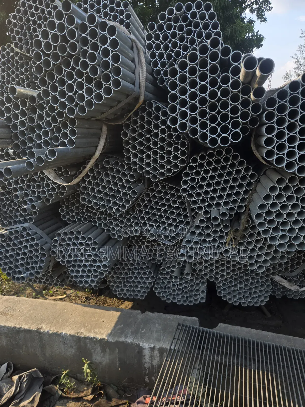 Scaffolding Tube (Galvanised Steel) / Pipes- 6.0m X 4mm X 48.3mm