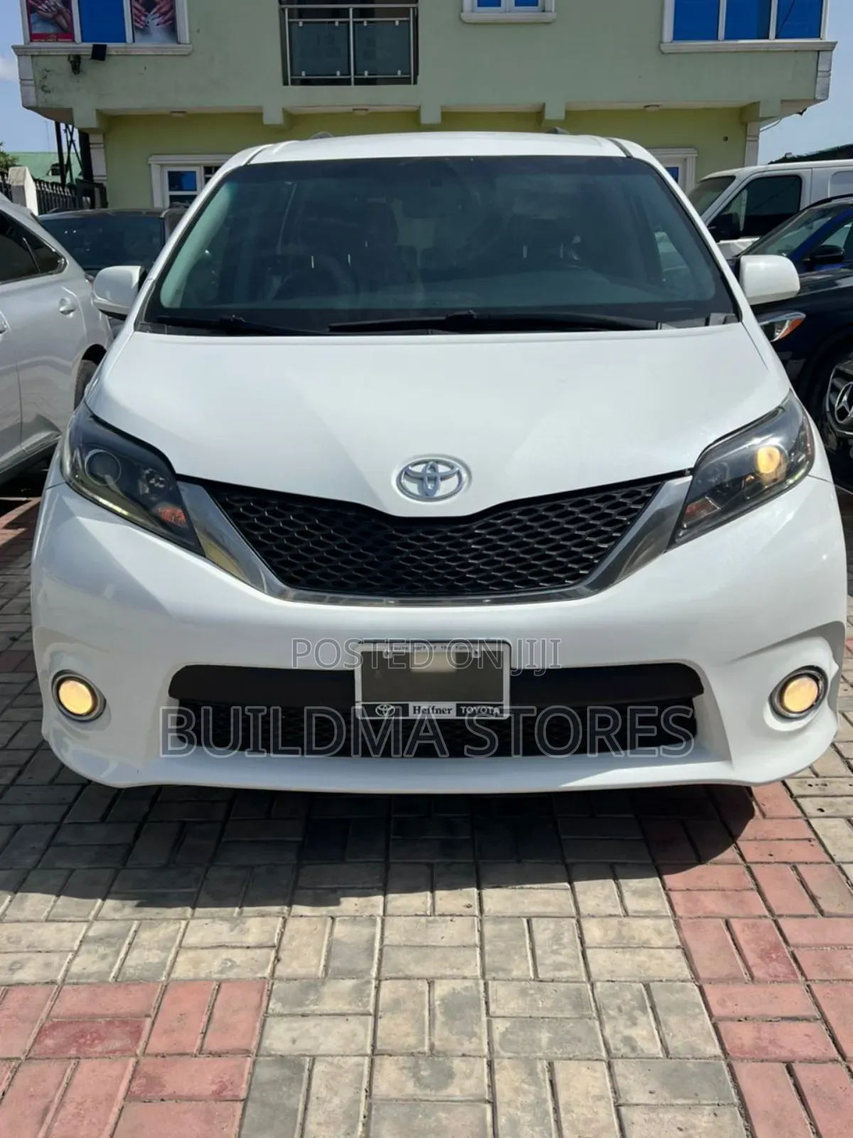 Toyota Sienna SE 8 Passenger (3.5L 6cyl 6A) 2016 White