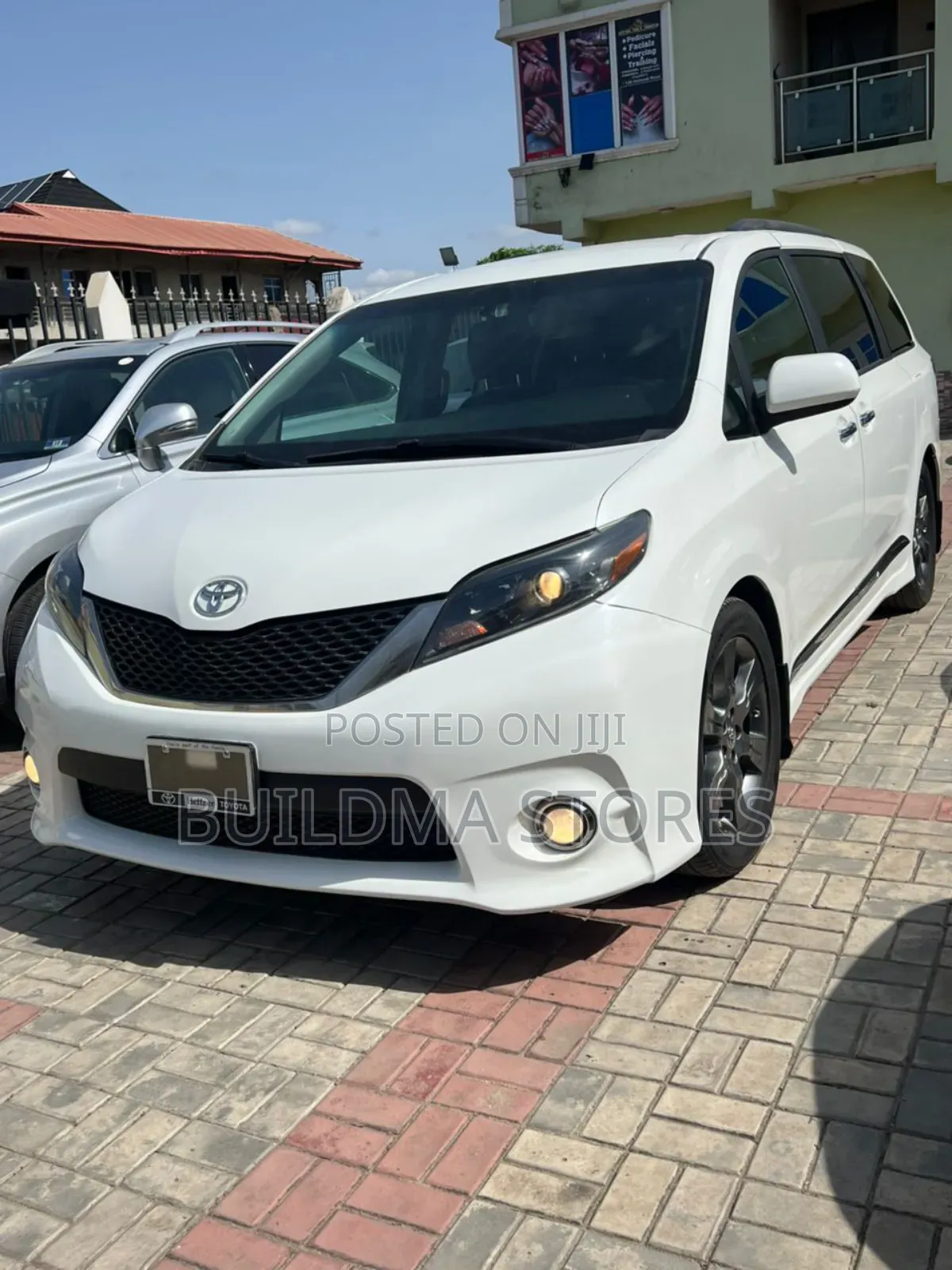 Toyota Sienna SE 8 Passenger (3.5L 6cyl 6A) 2016 White