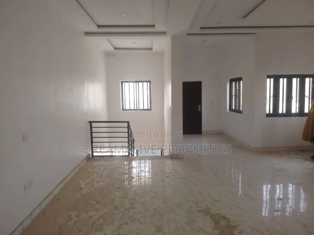 4bdrm Duplex in Gwarinpa for rent