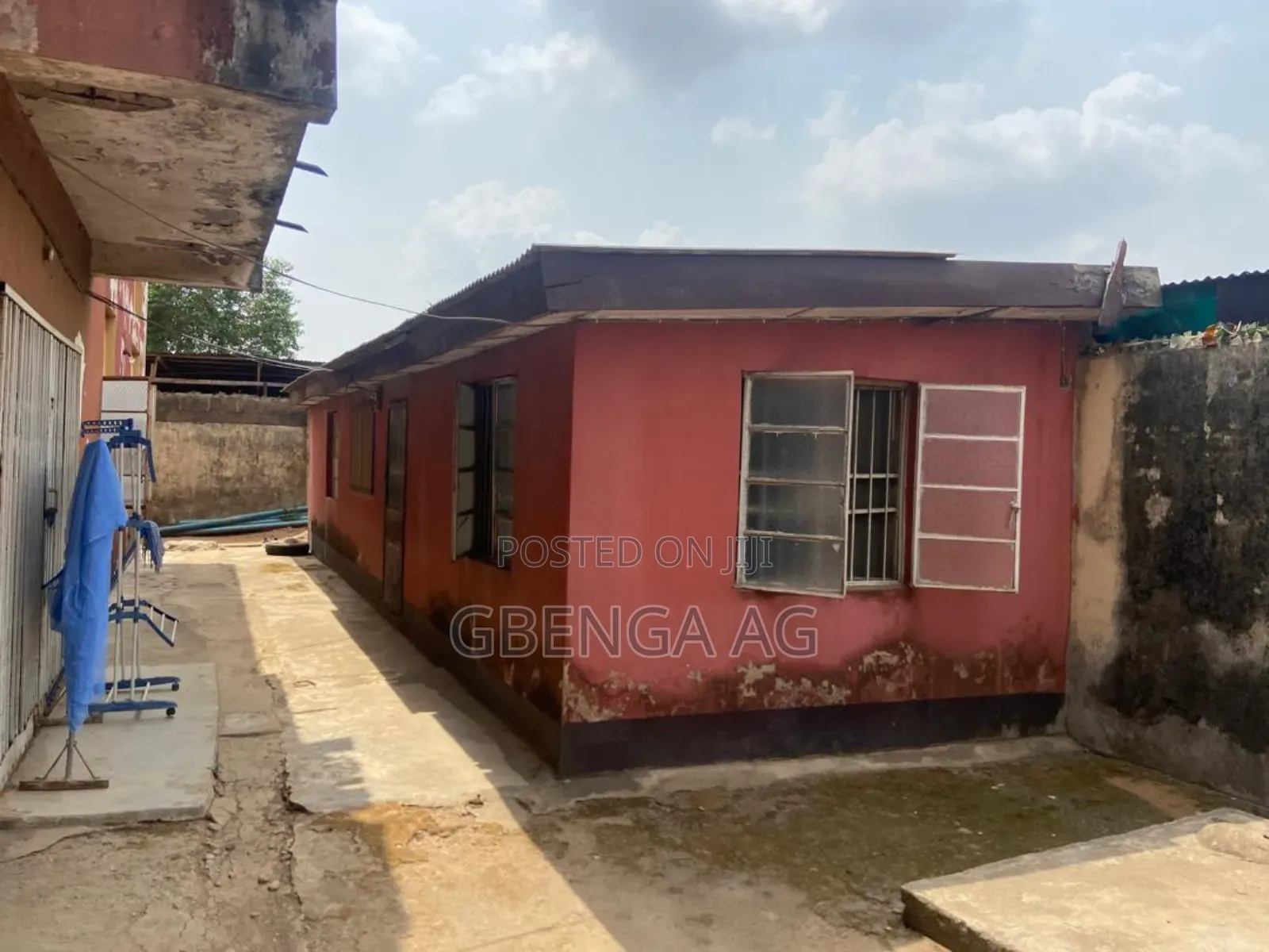 3bdrm Block of Flats in Off Akowonjo-Shasha for sale