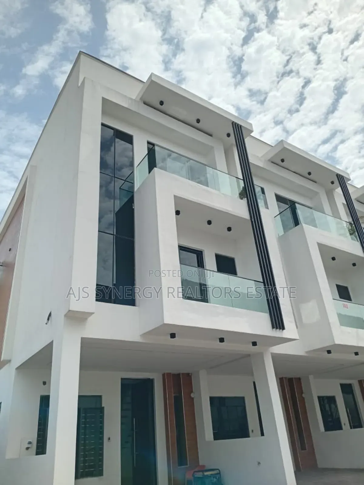 4bdrm Duplex in Osapa london for sale