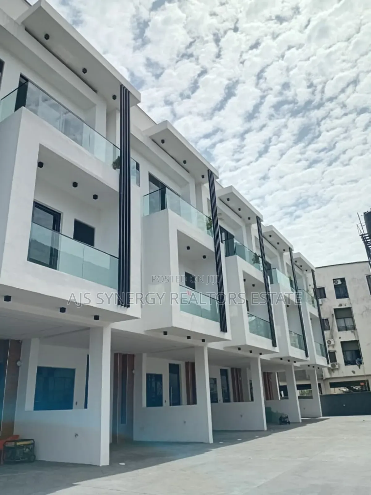 4bdrm Duplex in Osapa london for sale