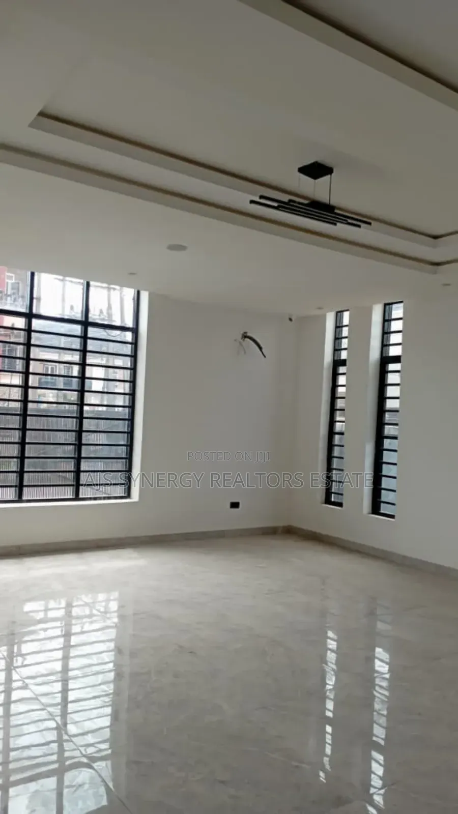 5bdrm Duplex in Osapa london for sale