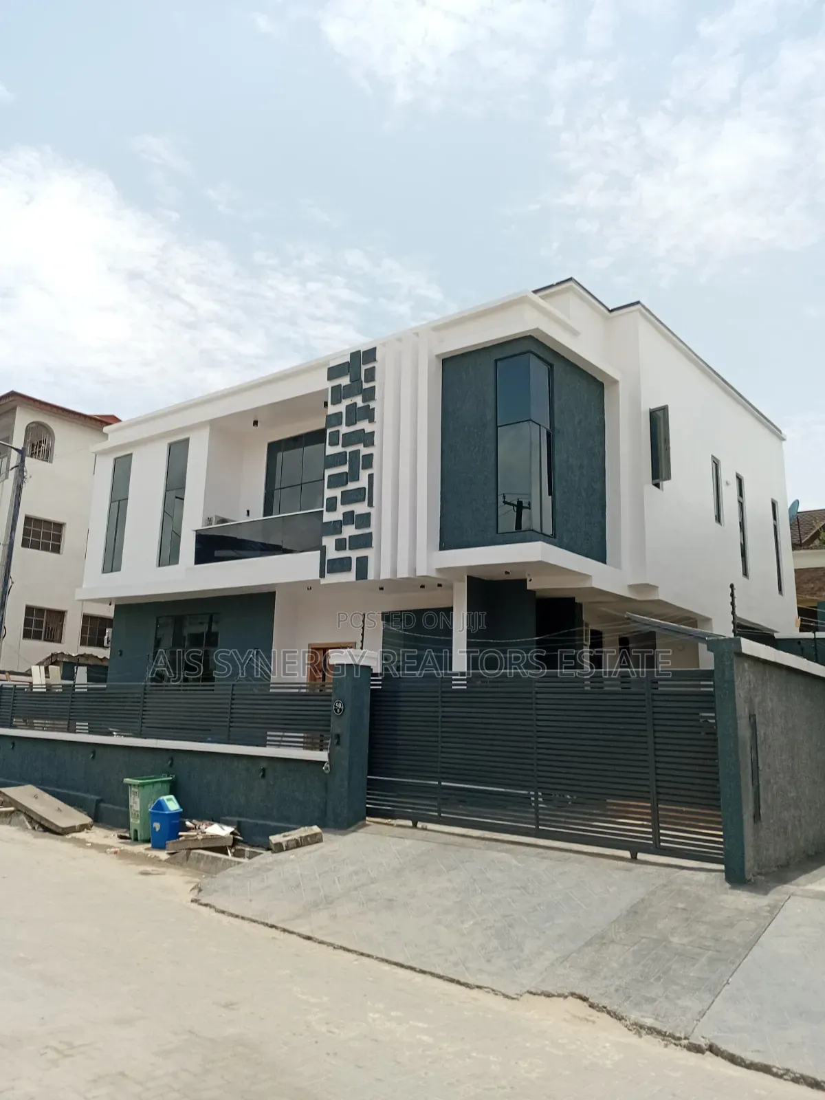 5bdrm Duplex in Osapa london for sale