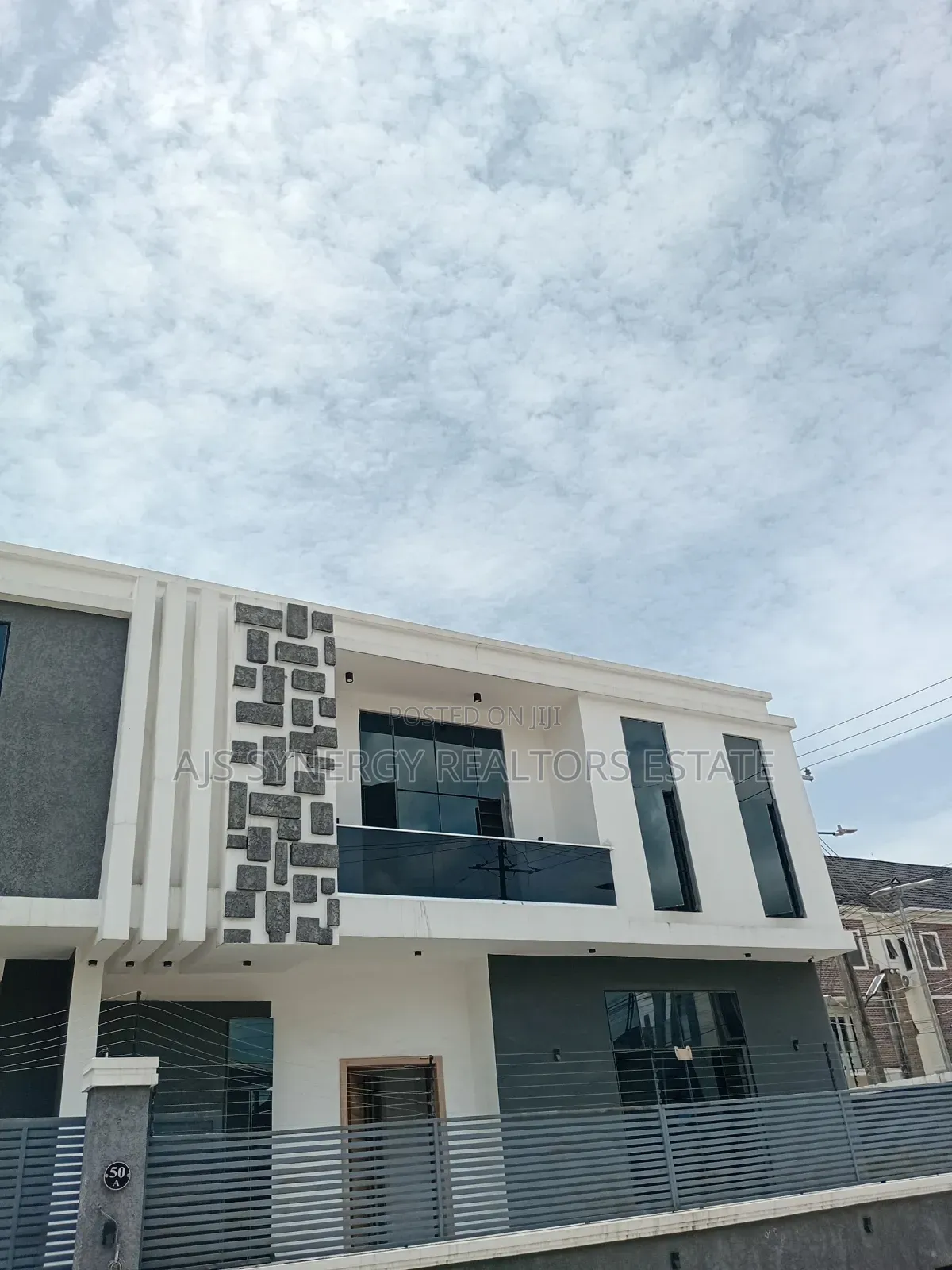 5bdrm Duplex in Osapa london for sale
