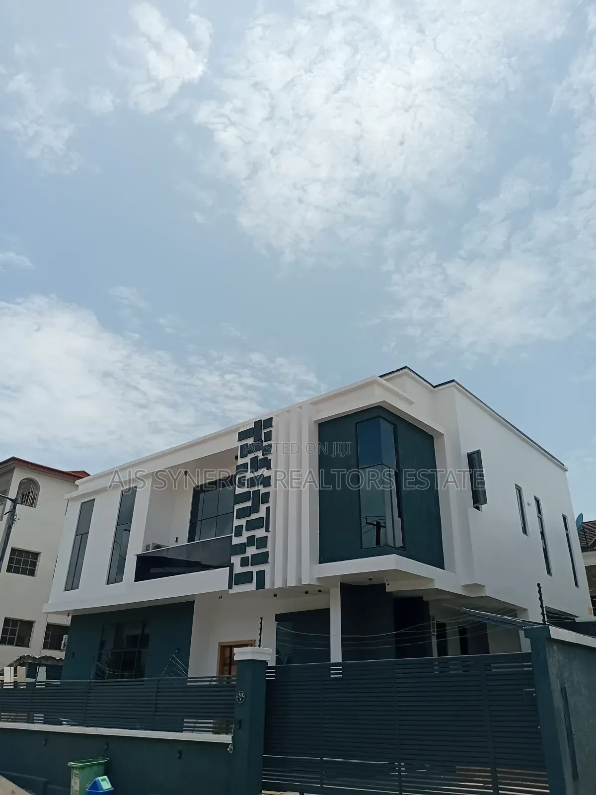 5bdrm Duplex in Osapa london for sale