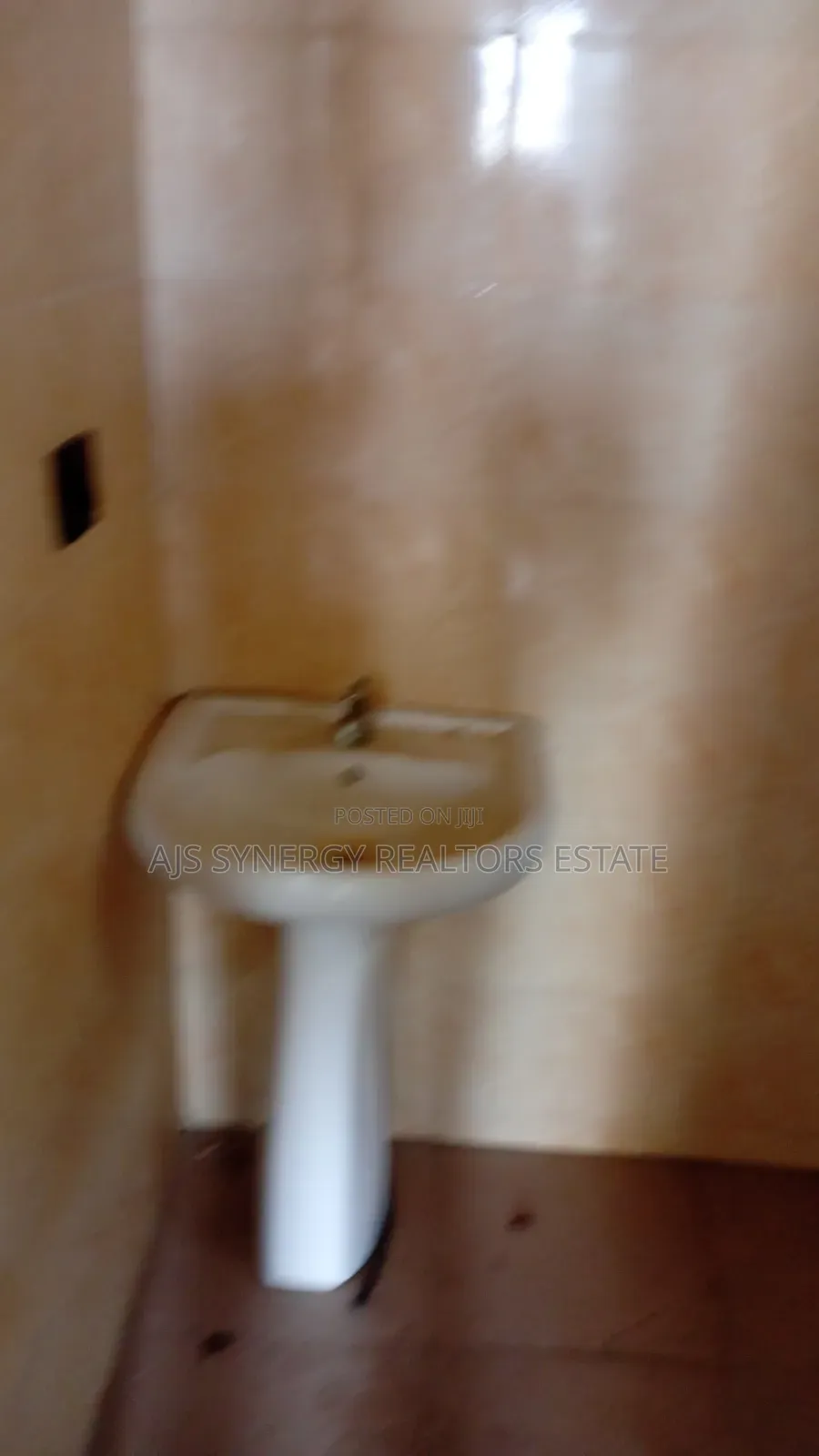 2bdrm Apartment in Osapa london for rent