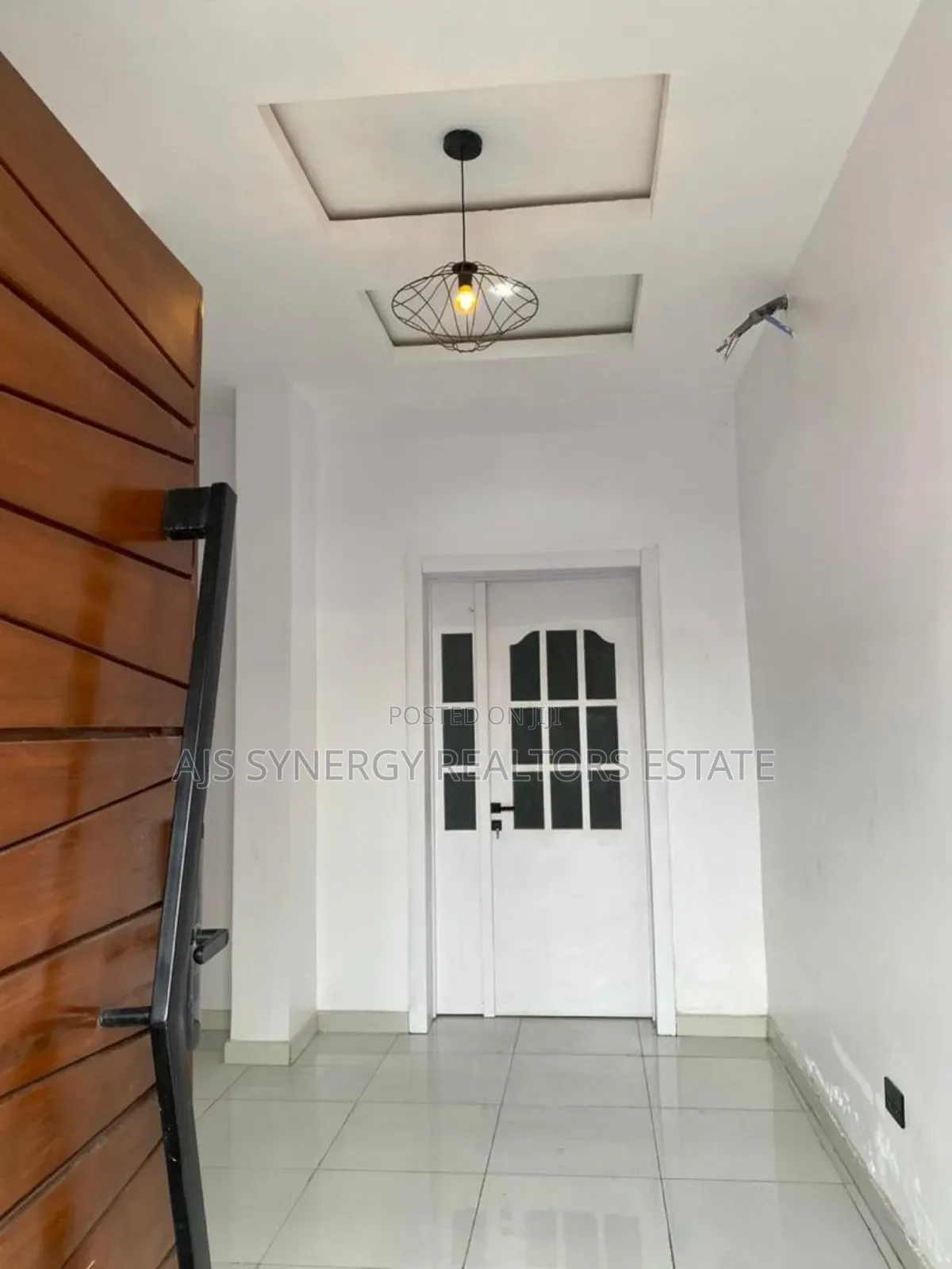 5bdrm Duplex in Chevron for sale