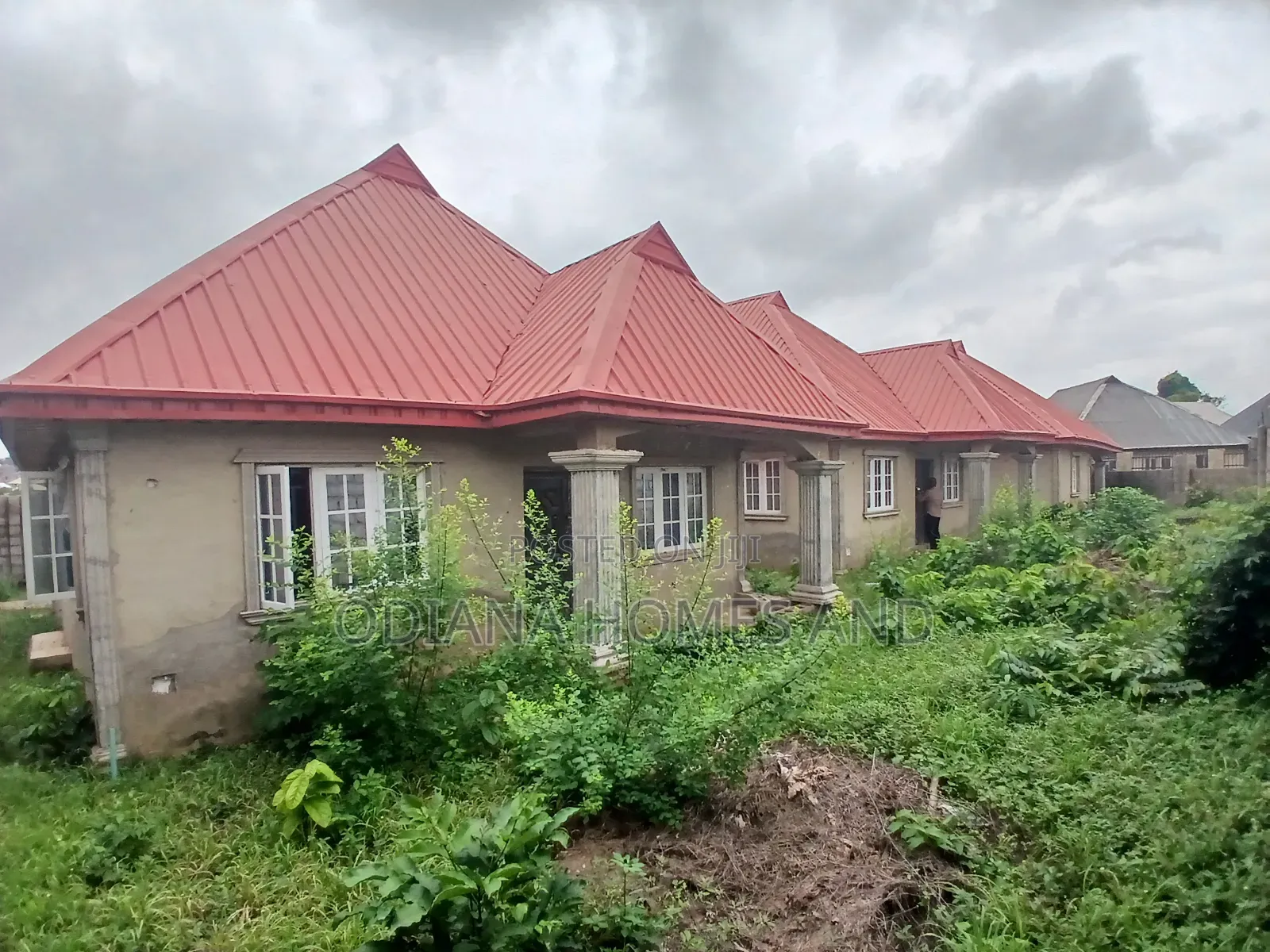 6bdrm Bungalow in Awoton - Apete, Ibadan for sale