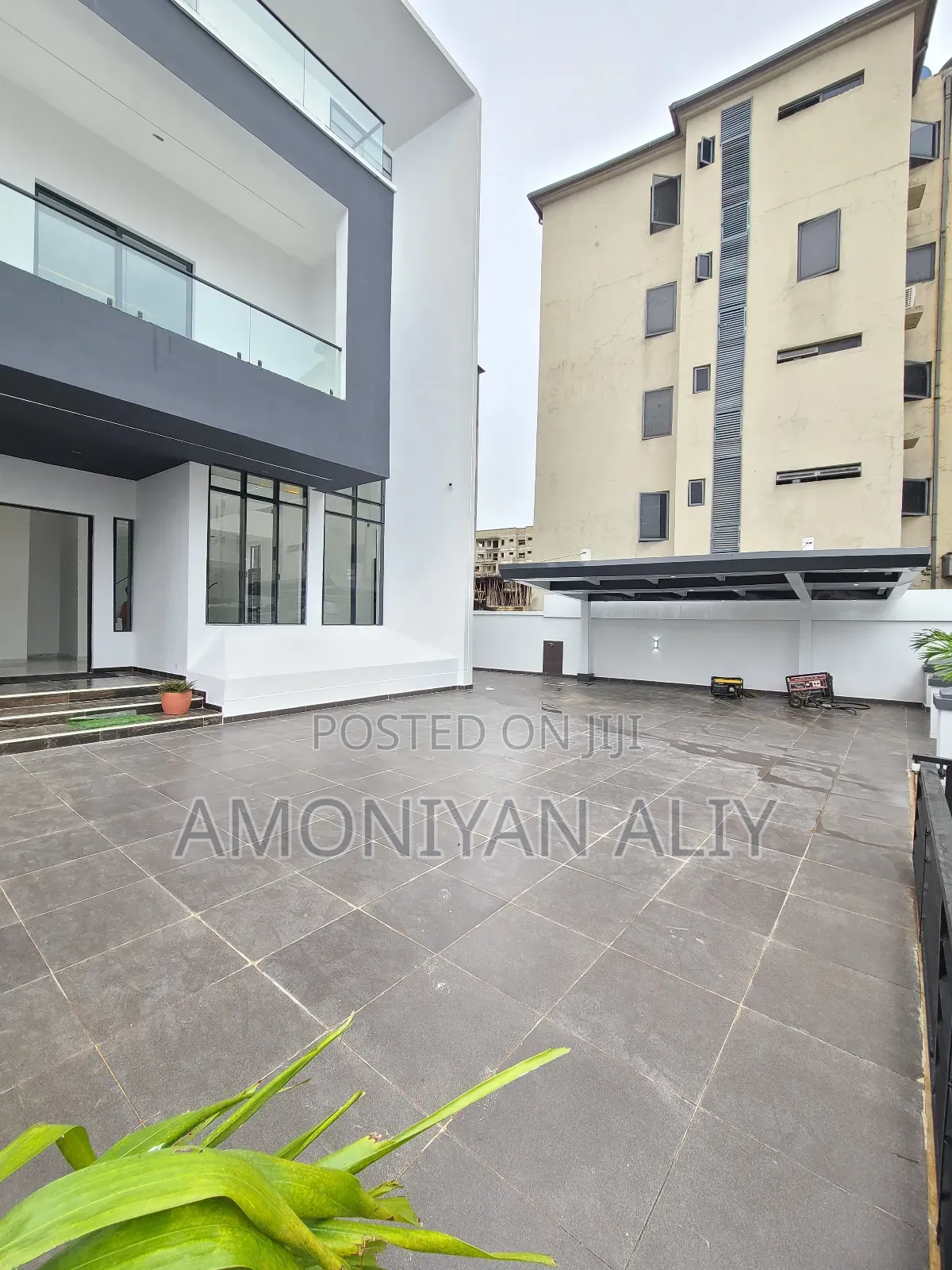 6bdrm Mansion in Megamond, Ikota for sale