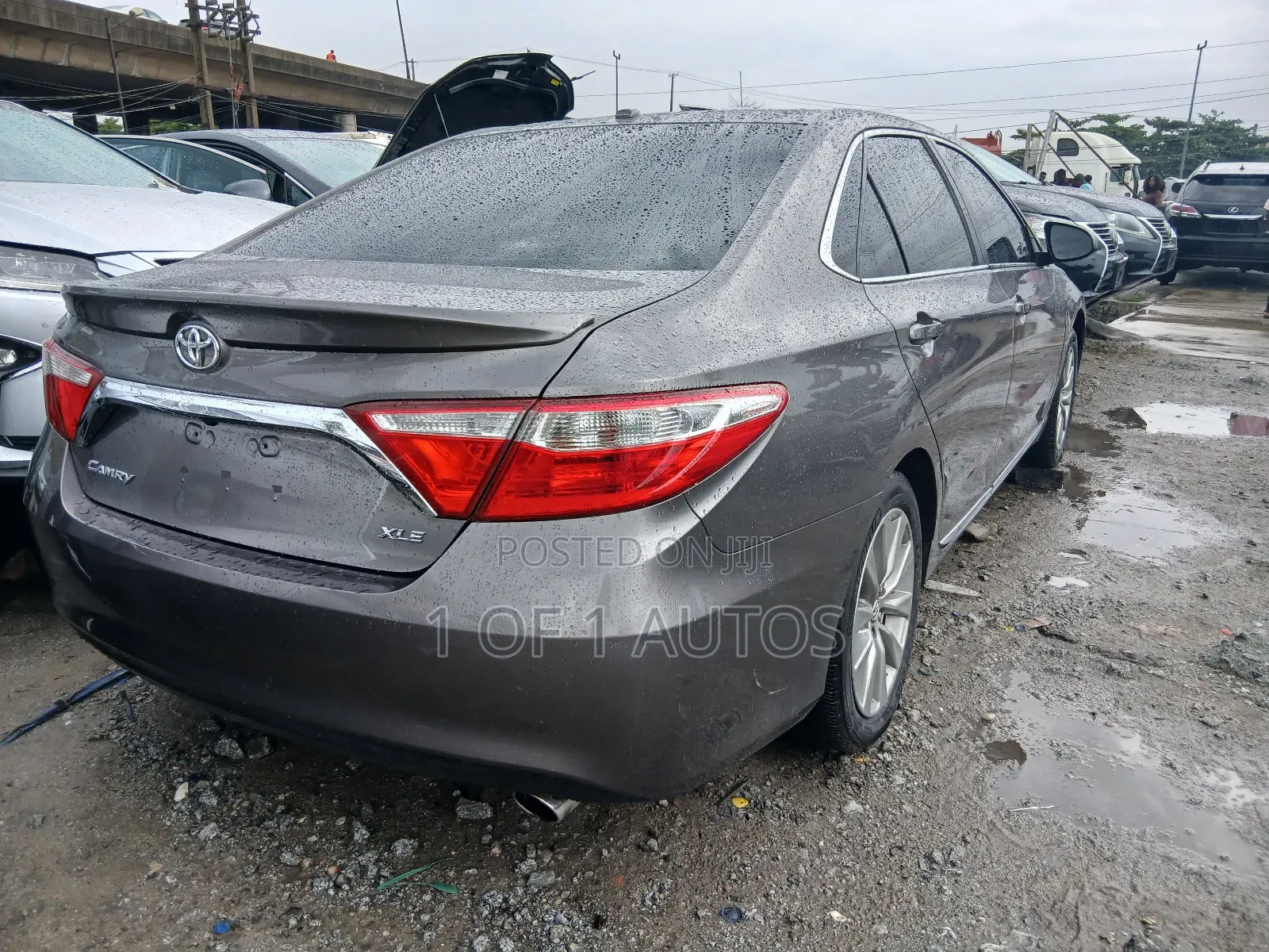 Toyota Camry XLE 4dr Sedan (3.5L 6cyl 6A) 2017 Gray