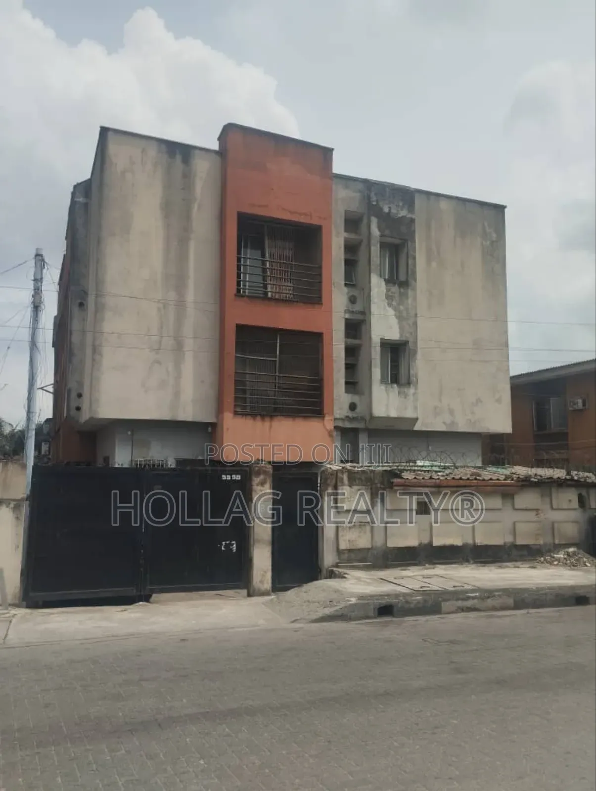 3bdrm Block of Flats in Adelabu for sale