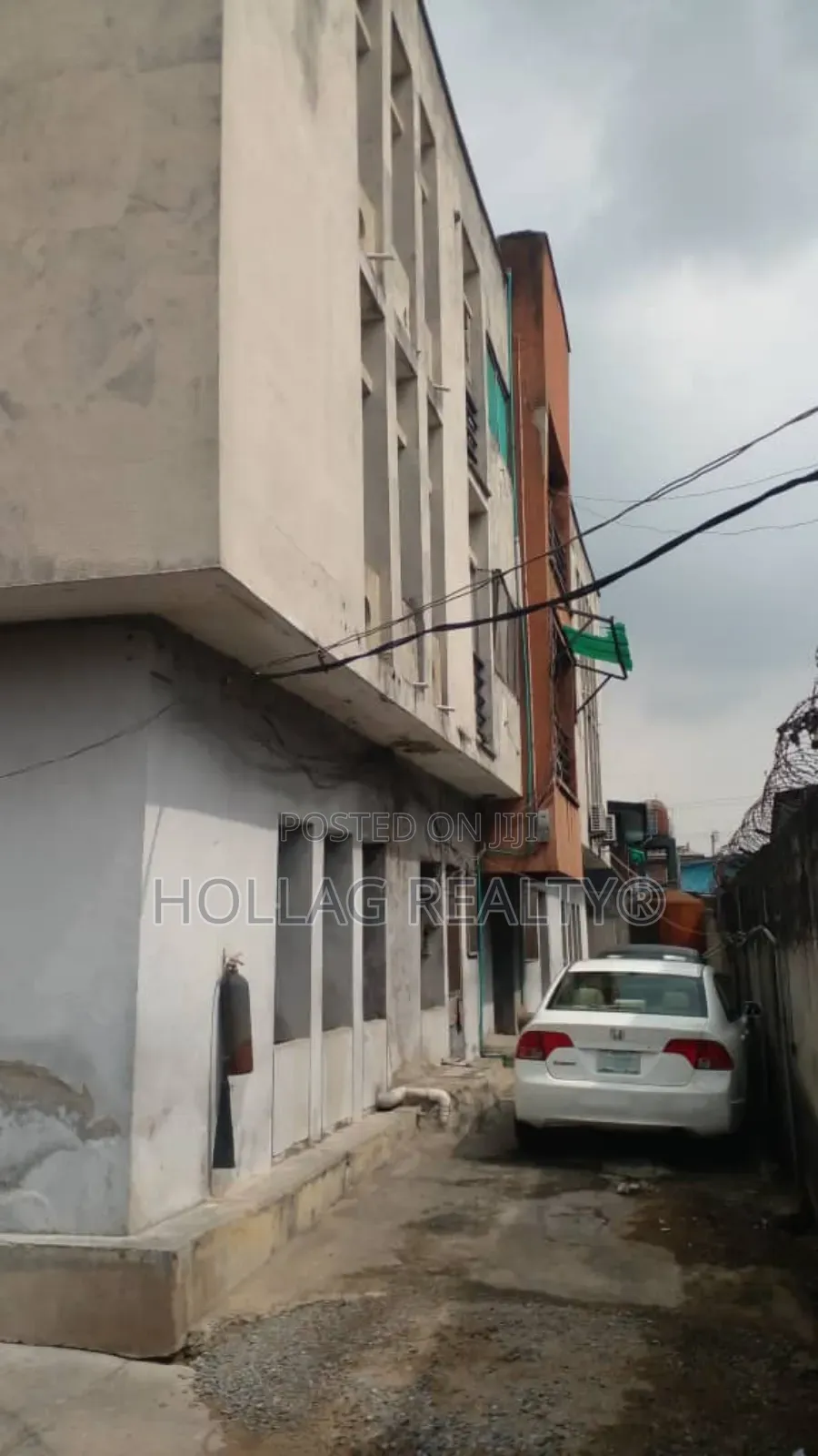 3bdrm Block of Flats in Adelabu for sale