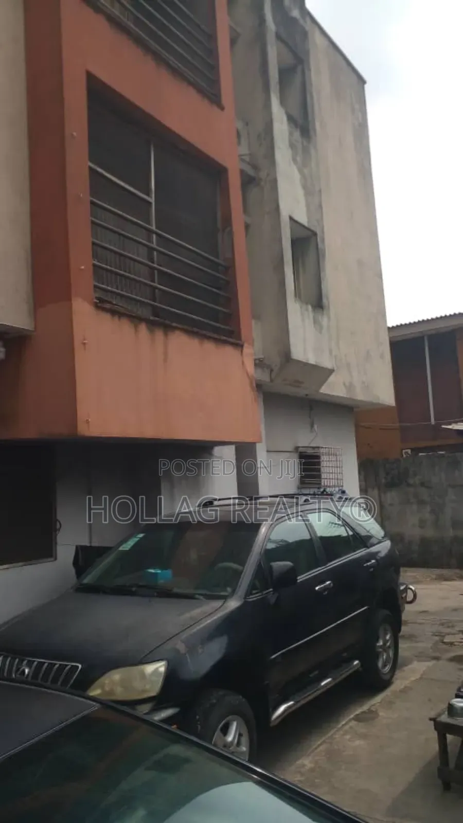 3bdrm Block of Flats in Adelabu for sale