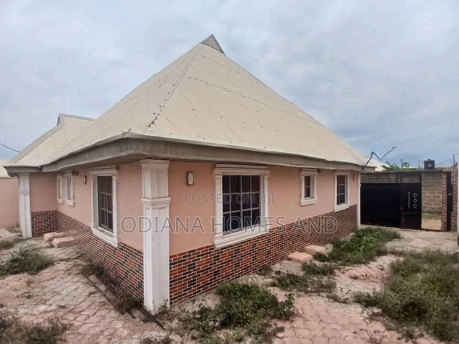 3bdrm Bungalow in Omi Adio, Ibadan for sale
