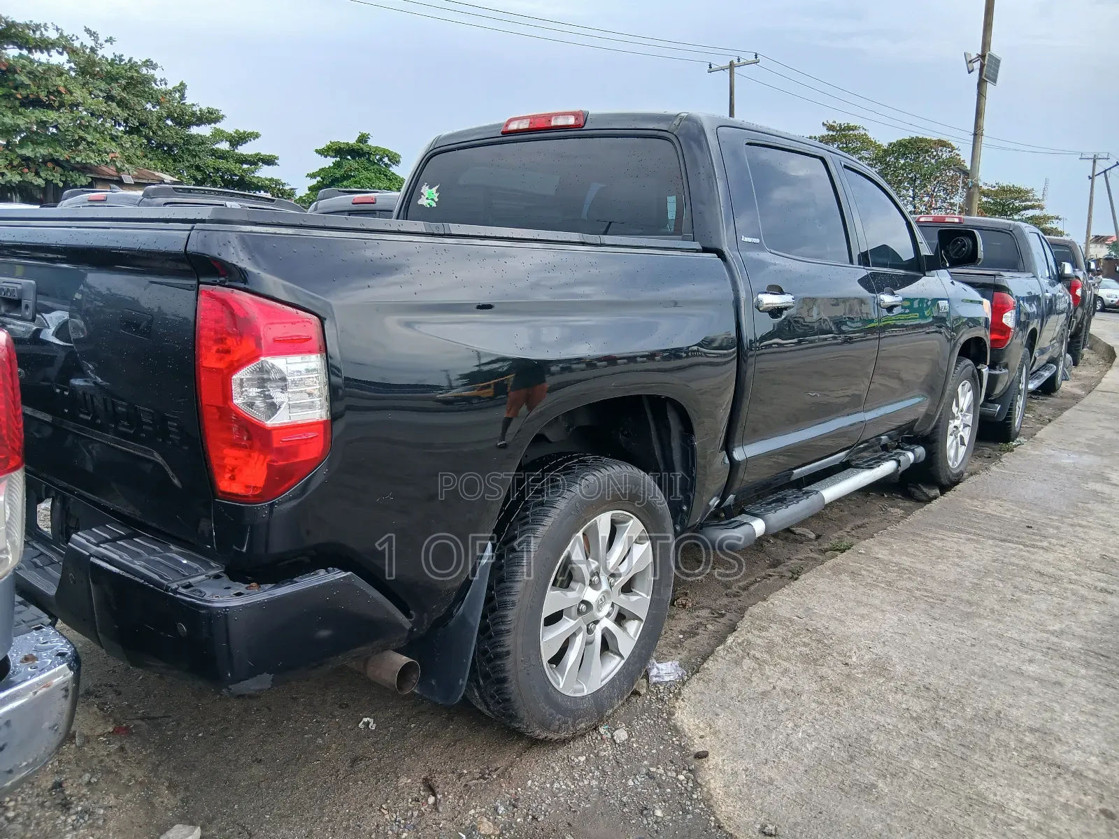Toyota Tundra Limited 5.7L V8 4x4 Double Cab 6.6 ft. box 145.7 in. WB
