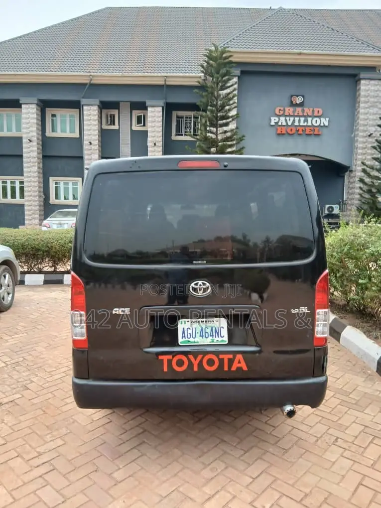 Toyota Hummer Bus for Hire