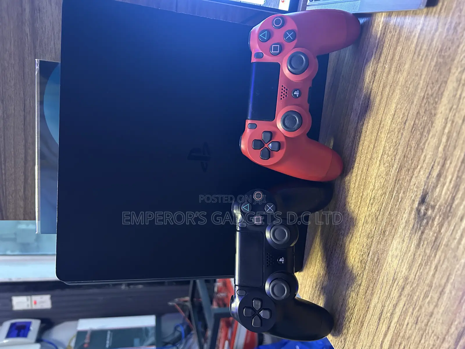 Ps 4 Slim With 2 Pads and Games Installed