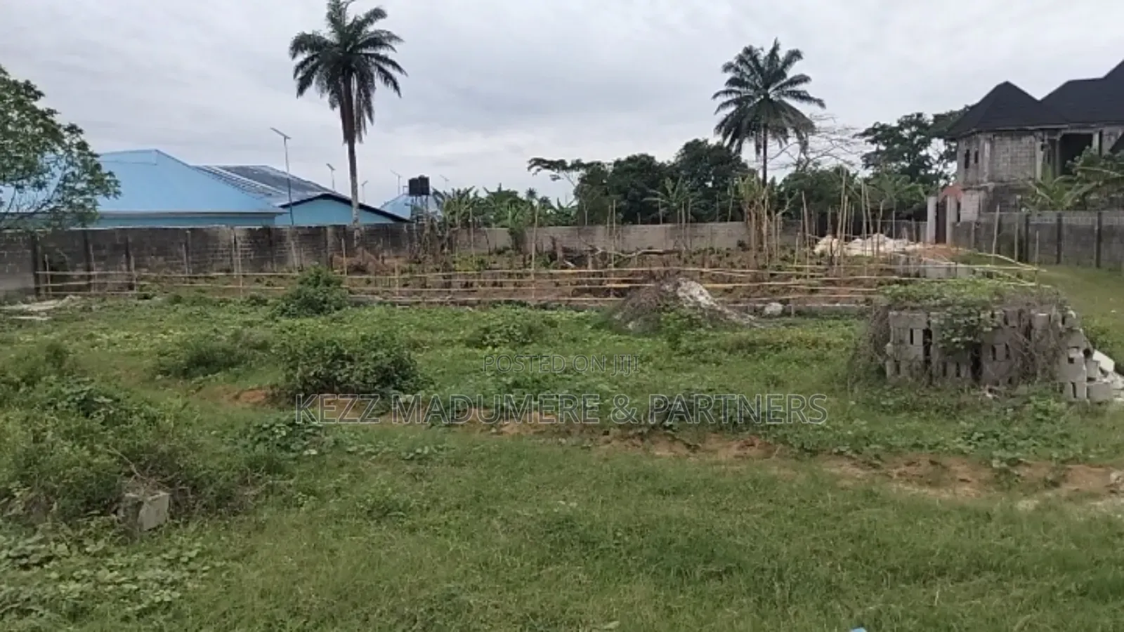 For Sale : 2 1⁄2 Plots Close to Emarid Sch. Eneka Igwuruta , Ph